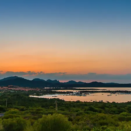Casa Emozione With Shared Pool - Happy