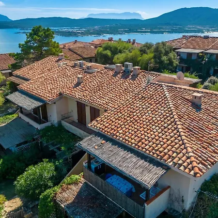 Casa Emozione With Shared Pool - Happy